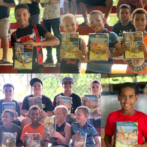 Entrega de Útiles Escolares a las Ligas de Béisbol Humberto Santana y la Yena MLB